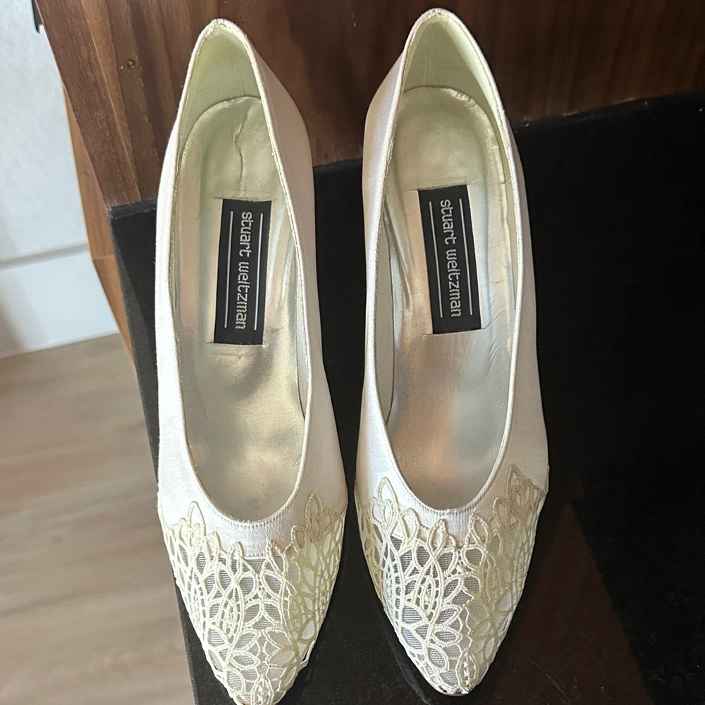 Stuart Weitzman Ivory Lace Pointed-Toe Heels